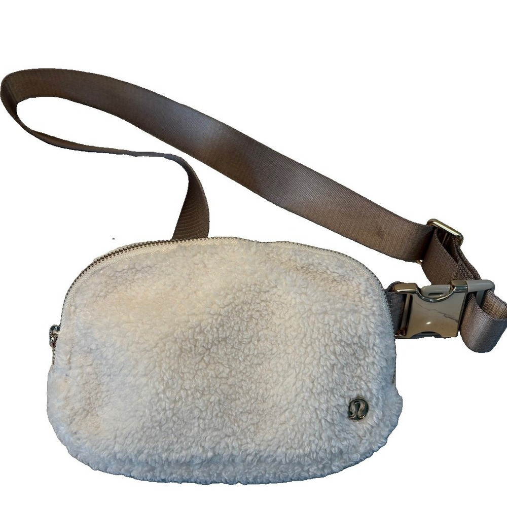 Lululemon Everywhere Fleece Belt Bag 1L Sherpa Crossbody Ivory Trench Gold